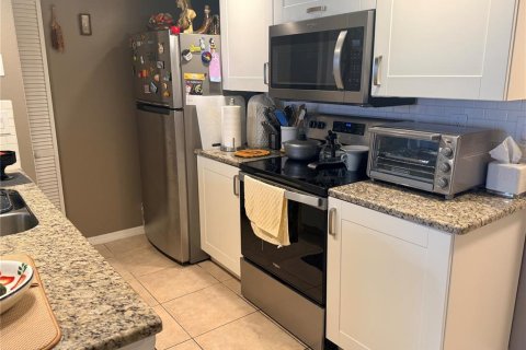 Condo in Kissimmee, Florida, 3 bedrooms № 2225186 - photo 12
