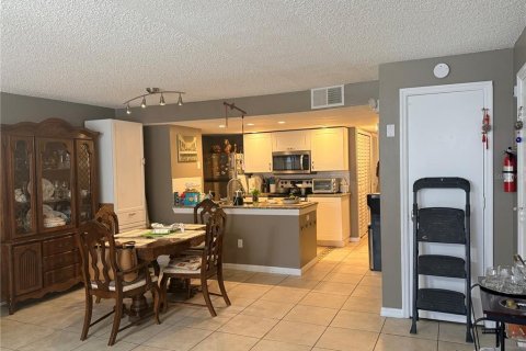 Condo in Kissimmee, Florida, 3 bedrooms № 2225186 - photo 6