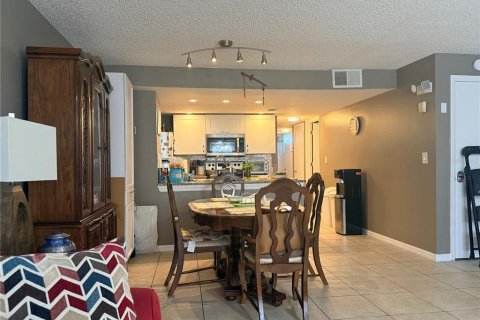 Condo in Kissimmee, Florida, 3 bedrooms № 2225186 - photo 9