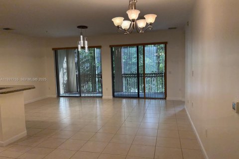 Снять в аренду кондоминиум в Санрайз, Флорида 2 спальни, 107.67м2, № 1988240 - фото 14