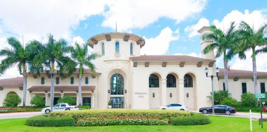 Кондоминиум с 2 спальнями в Санрайз, Флорида № 1988240