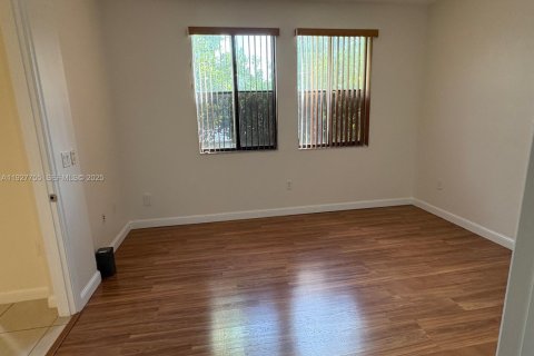 Снять в аренду кондоминиум в Санрайз, Флорида 2 спальни, 107.67м2, № 1988240 - фото 17