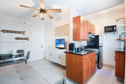 Condo in Miami Beach, Florida, 1 bedroom  № 1976860 - photo 5
