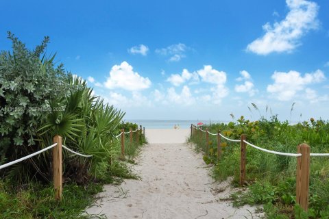 Condo in Miami Beach, Florida, 1 bedroom  № 1976860 - photo 11