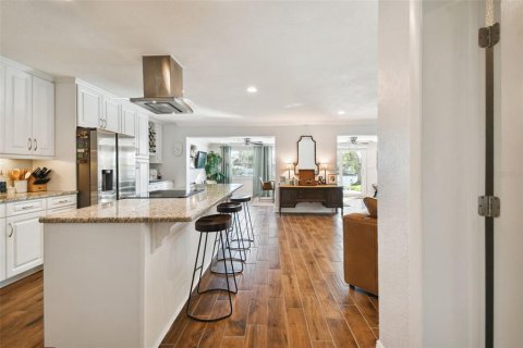 House in Saint Petersburg, Florida 3 bedrooms, 180.32 sq.m. № 1835485 - photo 26