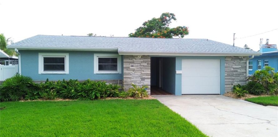 House in Saint Petersburg, Florida 3 bedrooms, 180.32 sq.m. № 1835485