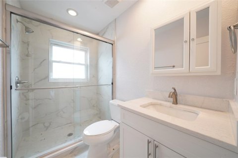 House in Saint Petersburg, Florida 3 bedrooms, 180.32 sq.m. № 1835485 - photo 23
