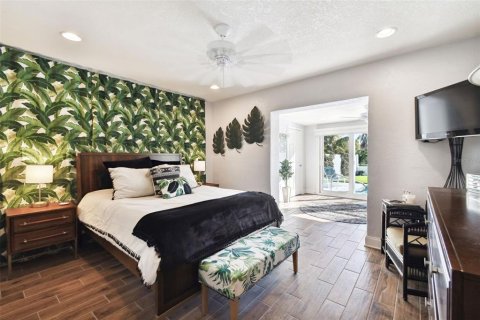 House in Saint Petersburg, Florida 3 bedrooms, 180.32 sq.m. № 1835485 - photo 17