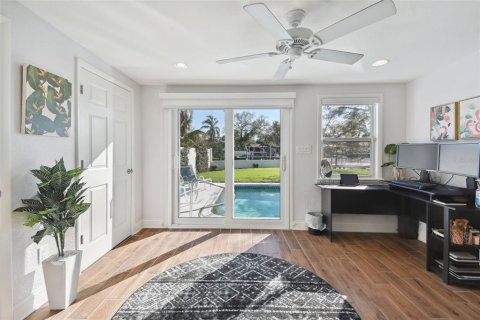 House in Saint Petersburg, Florida 3 bedrooms, 180.32 sq.m. № 1835485 - photo 18