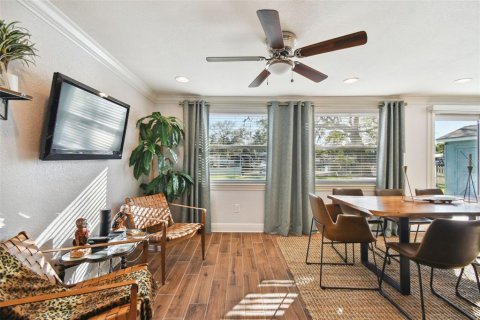 House in Saint Petersburg, Florida 3 bedrooms, 180.32 sq.m. № 1835485 - photo 10