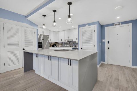 Condo in North Palm Beach, Florida, 2 bedrooms № 2384521 - photo 6