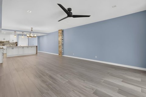 Condo in North Palm Beach, Florida, 2 bedrooms № 2384521 - photo 14