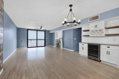 Condo in North Palm Beach, Florida, 2 bedrooms № 2384521 - photo 9