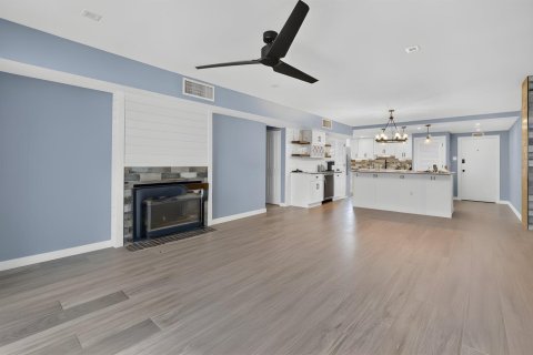 Condo in North Palm Beach, Florida, 2 bedrooms № 2384521 - photo 15