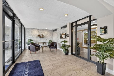 Condo in North Palm Beach, Florida, 2 bedrooms № 2384521 - photo 4