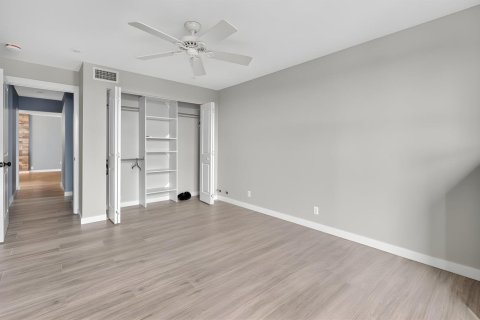 Condo in North Palm Beach, Florida, 2 bedrooms № 2384521 - photo 17