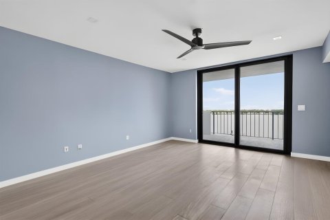 Condo in North Palm Beach, Florida, 2 bedrooms № 2384521 - photo 13
