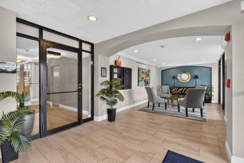 Condo in North Palm Beach, Florida, 2 bedrooms № 2384521 - photo 3