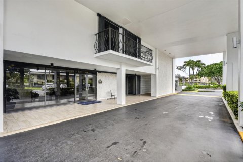 Condo in North Palm Beach, Florida, 2 bedrooms № 2384521 - photo 2