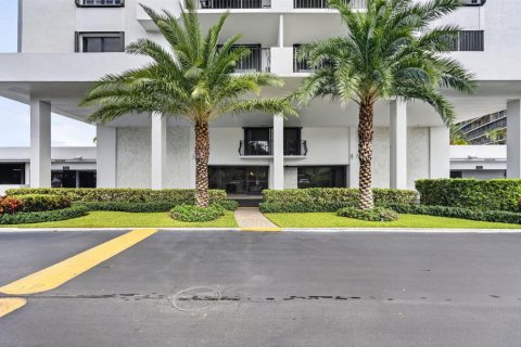 Condo in North Palm Beach, Florida, 2 bedrooms  № 2384521