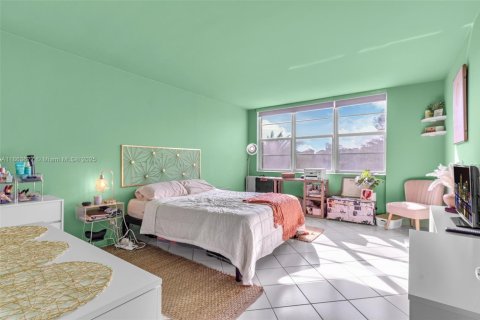 Condo in North Miami, Florida, 1 bedroom  № 1891925 - photo 10