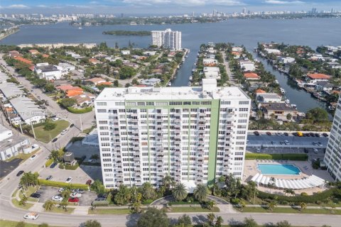 Condo in North Miami, Florida, 1 bedroom  № 1891925 - photo 23
