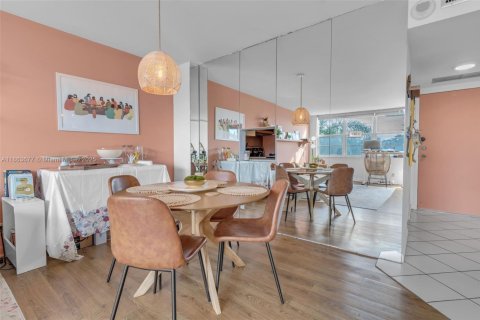 Condo in North Miami, Florida, 1 bedroom  № 1891925 - photo 4