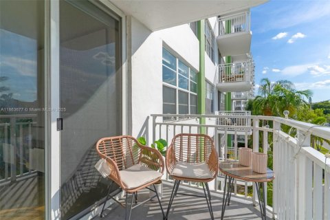 Condo in North Miami, Florida, 1 bedroom  № 1891925 - photo 17
