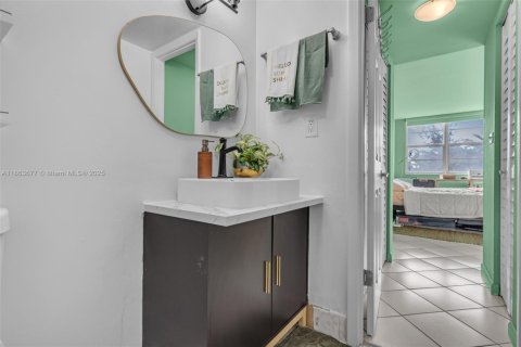 Condo in North Miami, Florida, 1 bedroom  № 1891925 - photo 15