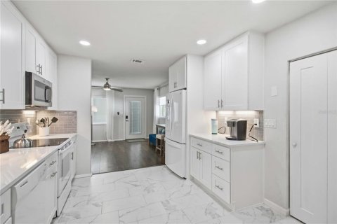 Villa ou maison à vendre à Sarasota, Floride: 3 chambres, 160.35 m2 № 2129127 - photo 15