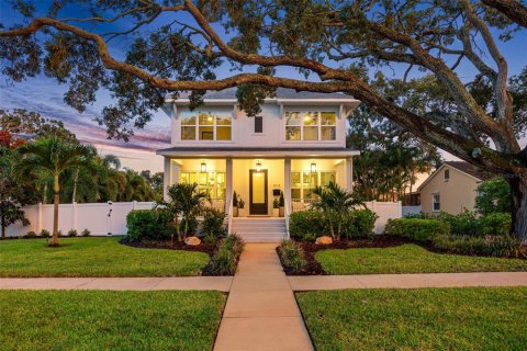 Casa en venta en Saint Petersburg, Florida, 4 dormitorios, 294.5 m2 № 1883464 - foto 1