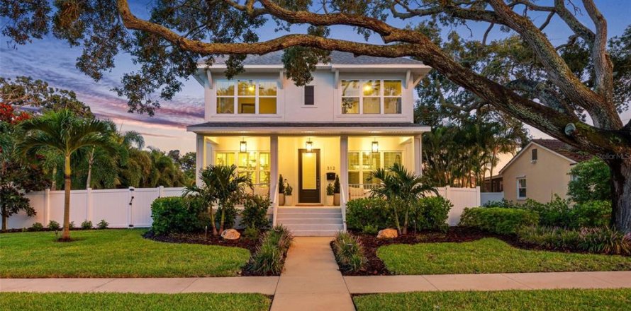 Casa en Saint Petersburg, Florida 4 dormitorios, 294.5 m2 № 1883464