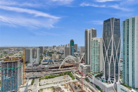 Condominio en venta en Miami, Florida, 1 dormitorio, 94.57 m2 № 1957408 - foto 17