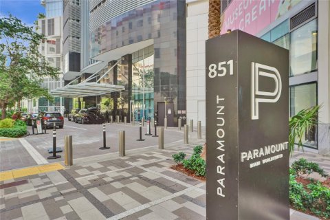 Condominio en venta en Miami, Florida, 1 dormitorio, 94.57 m2 № 1957408 - foto 1