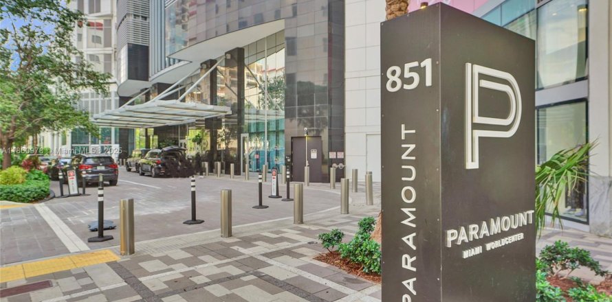 Condominio en Miami, Florida, 1 dormitorio  № 1957408