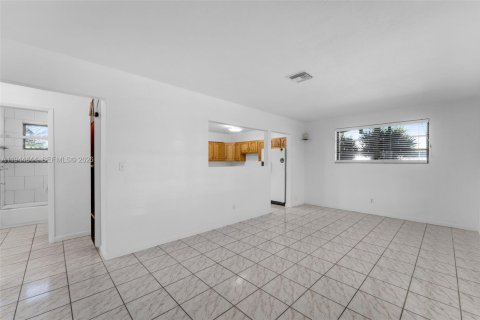 Купить виллу или дом в Хомстед, Флорида 2 спальни, 95.88м2, № 2005412 - фото 4