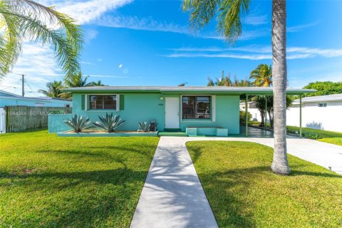 Купить виллу или дом в Хомстед, Флорида 2 спальни, 95.88м2, № 2005412 - фото 1