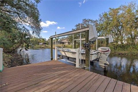 House in Punta Gorda, Florida 3 bedrooms, 200.39 sq.m. № 1843274 - photo 4