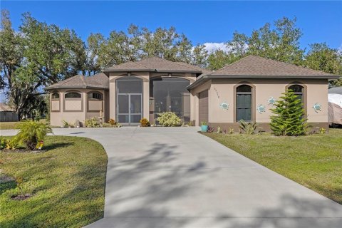House in Punta Gorda, Florida 3 bedrooms, 200.39 sq.m. № 1843274 - photo 1