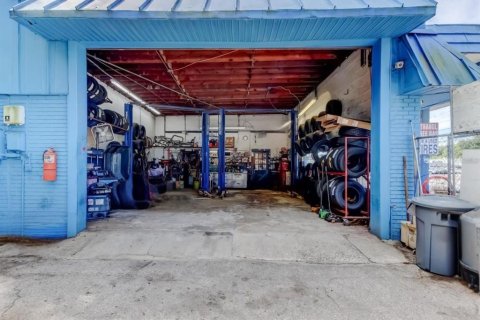 Propiedad comercial en venta en Tarpon Springs, Florida, 127.93 m2 № 2094477 - foto 10