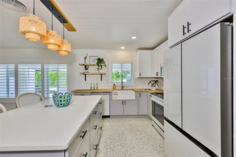 House in Gulfport, Florida 2 bedrooms, 142.33 sq.m. № 1826584 - photo 14