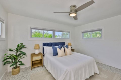 House in Gulfport, Florida 2 bedrooms, 142.33 sq.m. № 1826584 - photo 23