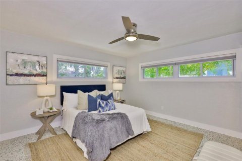 House in Gulfport, Florida 2 bedrooms, 142.33 sq.m. № 1826584 - photo 18