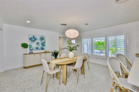 House in Gulfport, Florida 2 bedrooms, 142.33 sq.m. № 1826584 - photo 16