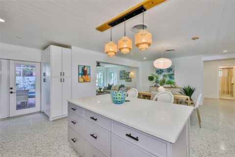 House in Gulfport, Florida 2 bedrooms, 142.33 sq.m. № 1826584 - photo 11