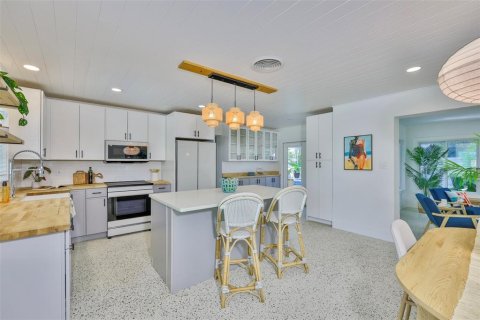 House in Gulfport, Florida 2 bedrooms, 142.33 sq.m. № 1826584 - photo 9