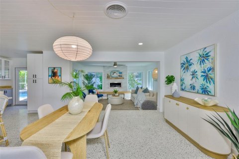 House in Gulfport, Florida 2 bedrooms, 142.33 sq.m. № 1826584 - photo 6