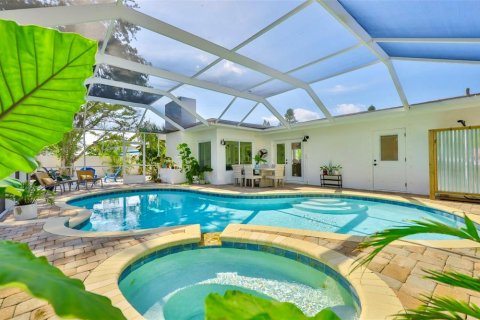 House in Gulfport, Florida 2 bedrooms, 142.33 sq.m. № 1826584 - photo 30