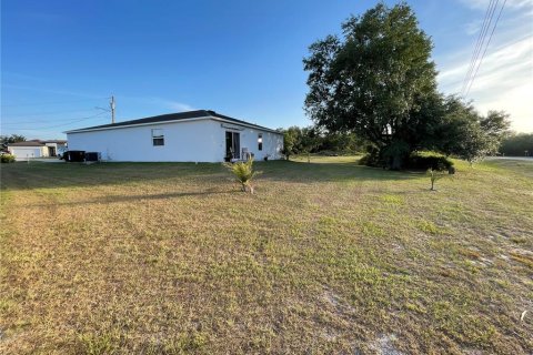 Villa ou maison à vendre à Poinciana, Floride: 4 chambres, 175.96 m2 № 1649188 - photo 4
