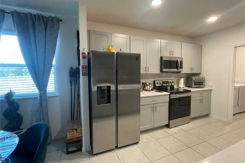 Villa ou maison à vendre à Poinciana, Floride: 4 chambres, 175.96 m2 № 1649188 - photo 13